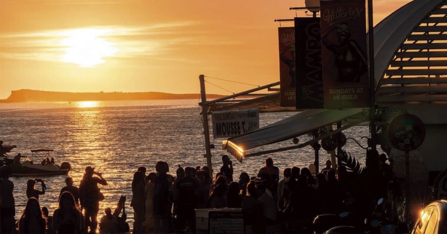 Apertura del Café Mambo en abril de 2025